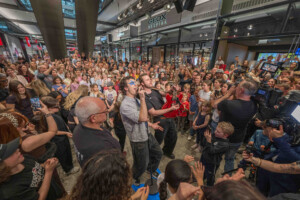 Bild 1_Fantastische Stimmung beim Flashmob mit COSMÓ